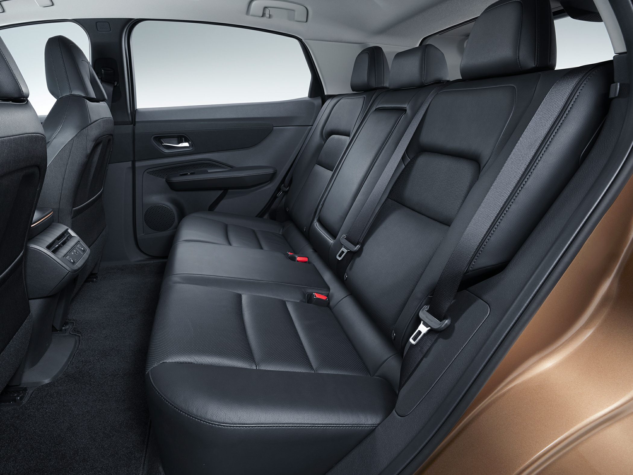 Rear leather seats with seat belts and rear climate control vents