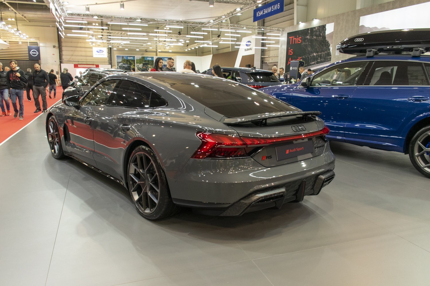 Rear LED taillights and sporty diffuser with multi-spoke wheels