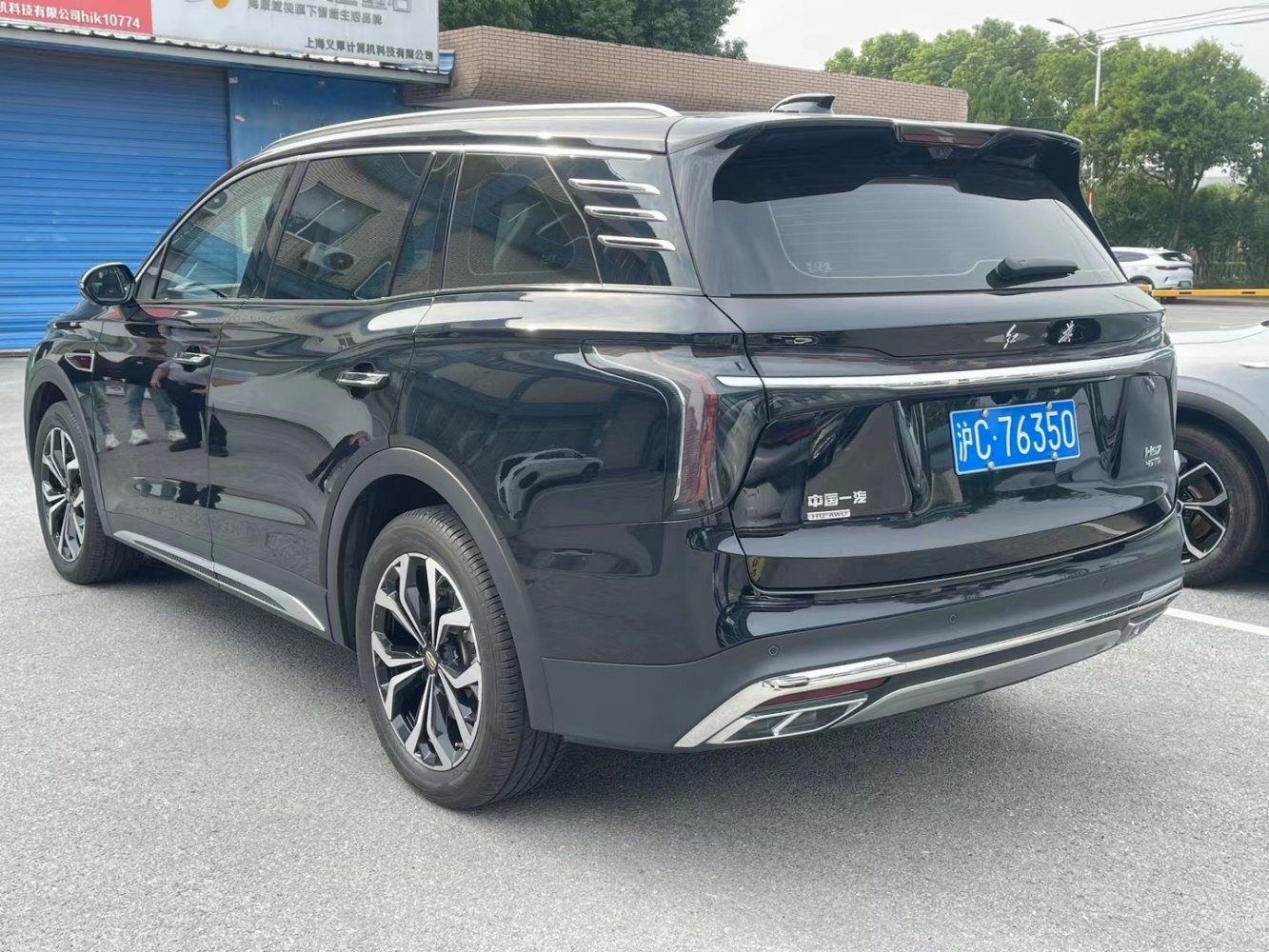 3/4 rear-left view