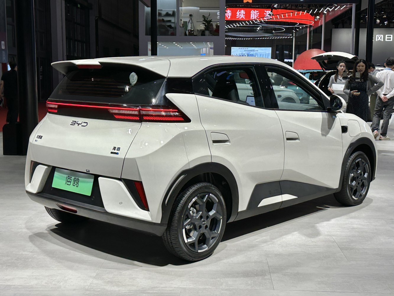 3/4 rear-right view