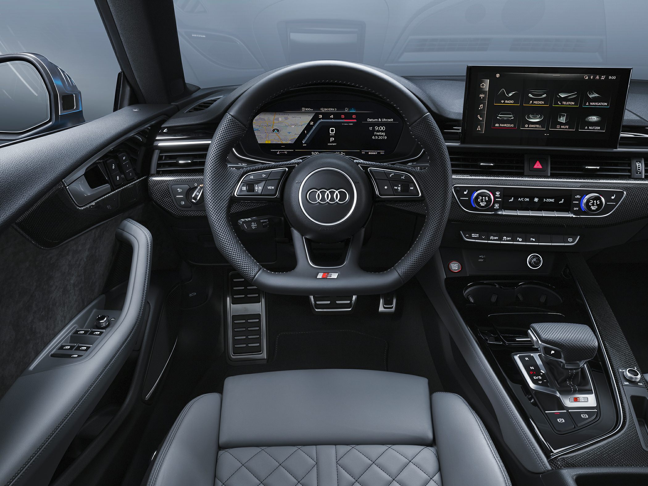 Digital instrument cluster and sporty steering wheel with infotainment screen