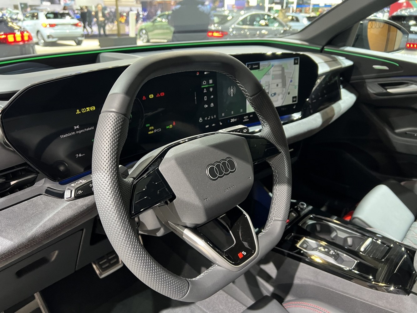 Digital instrument cluster and multifunction steering wheel