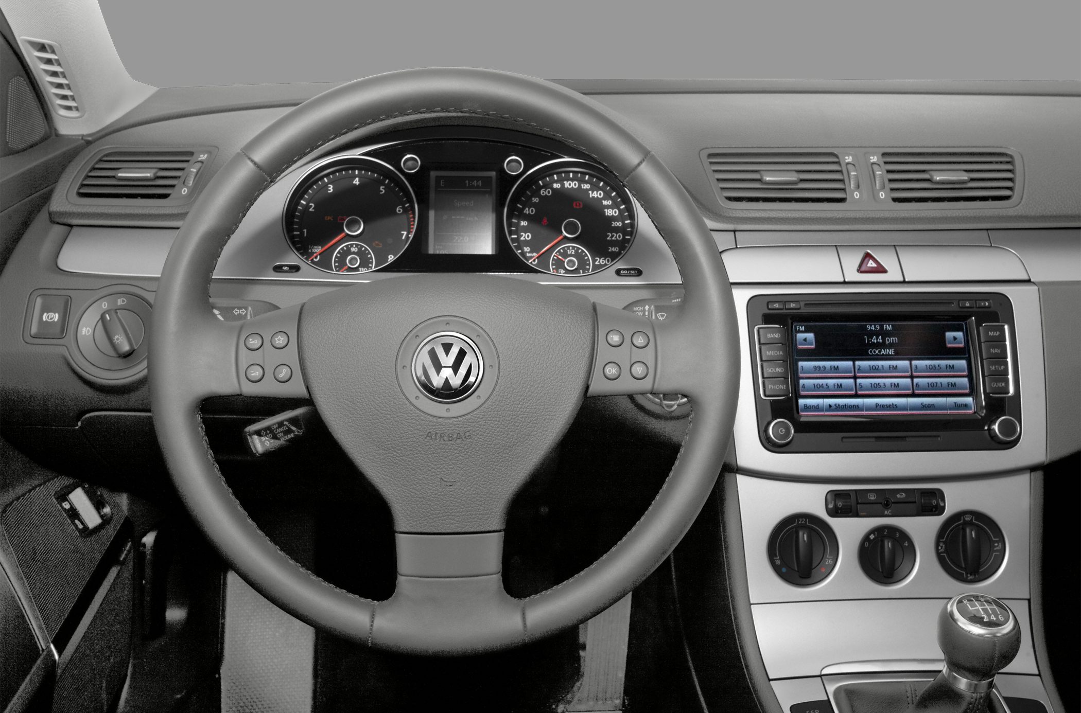 Steering wheel, instrument cluster, infotainment system, manual gear shifter