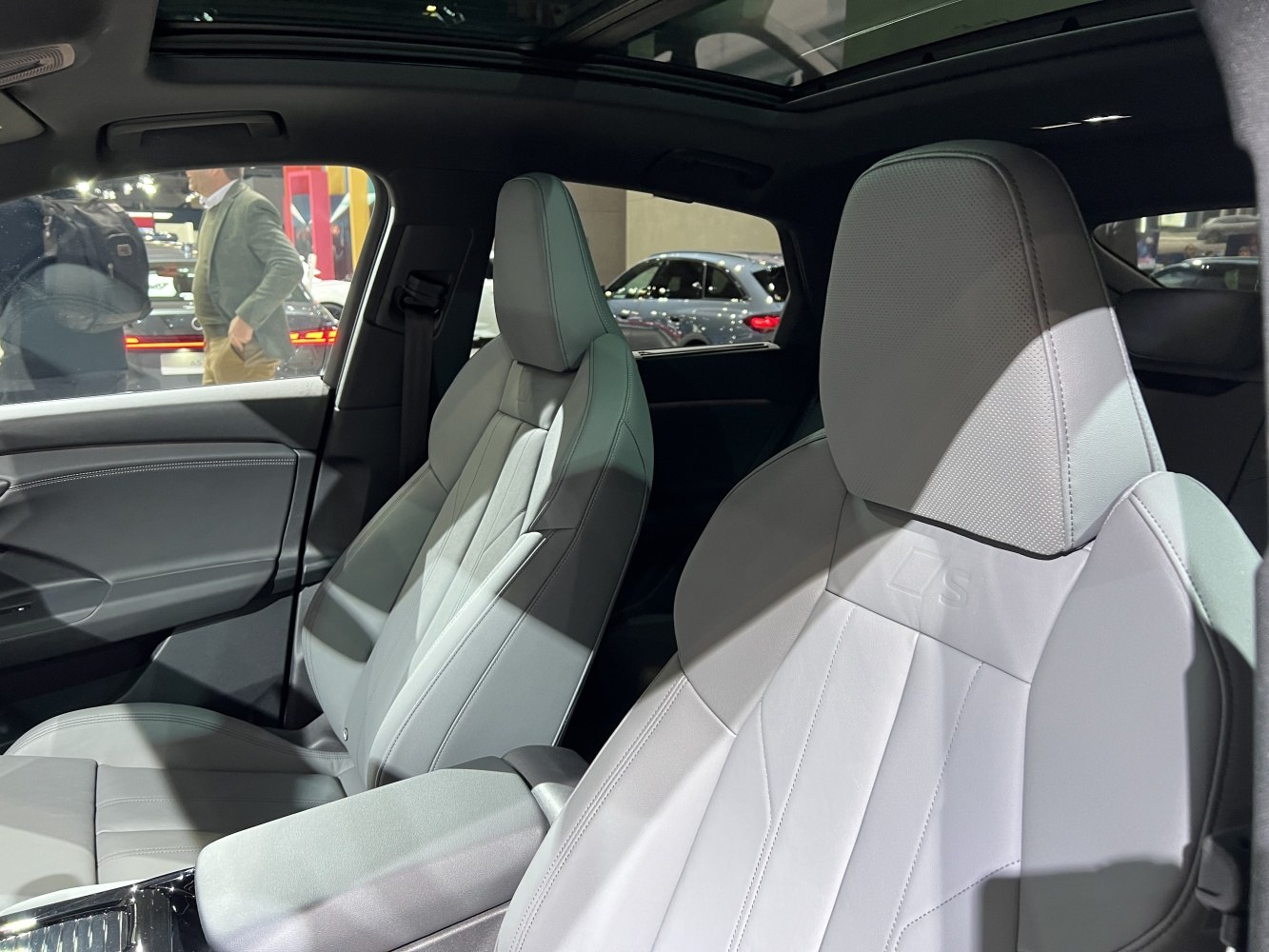 Luxury front leather seats and panoramic roof interior