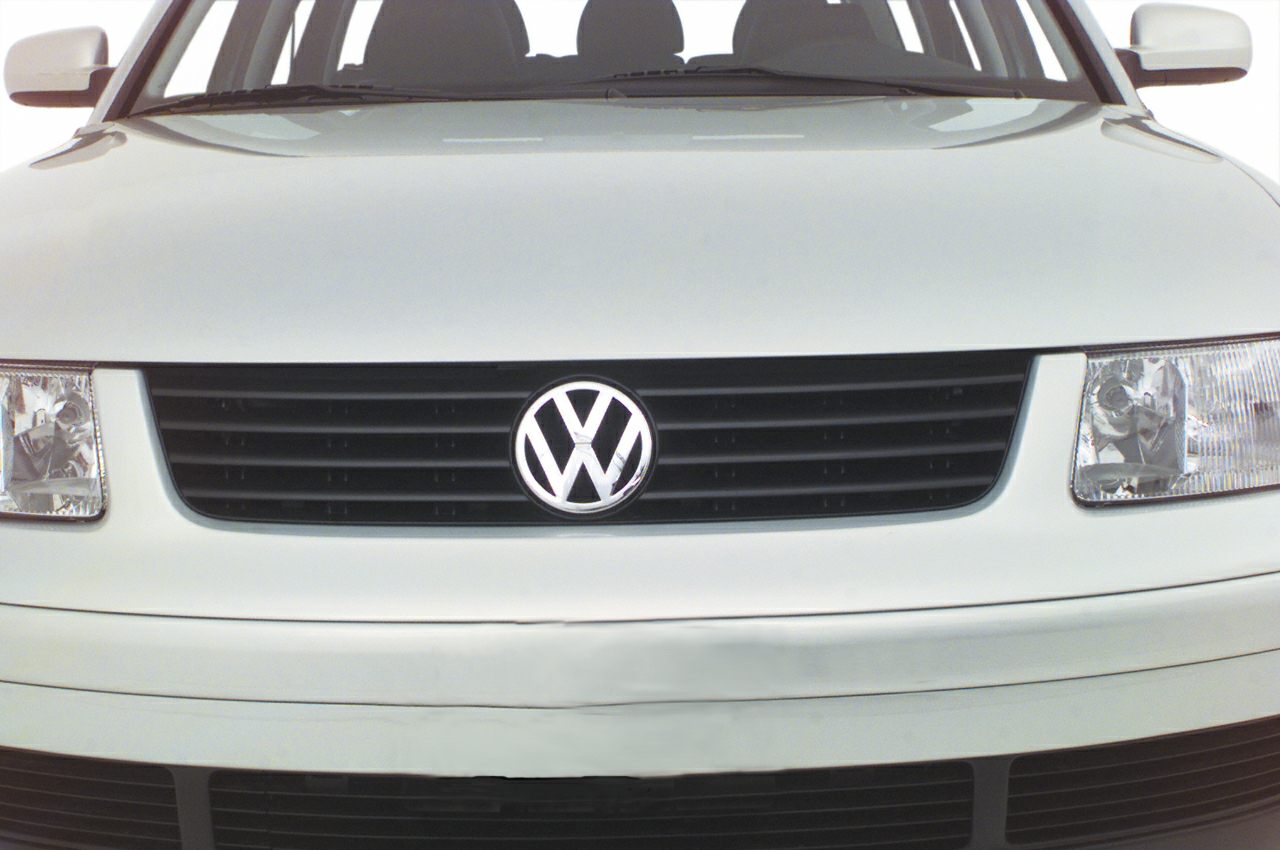 1997 Volkswagen Passat Variant (B5) Front View