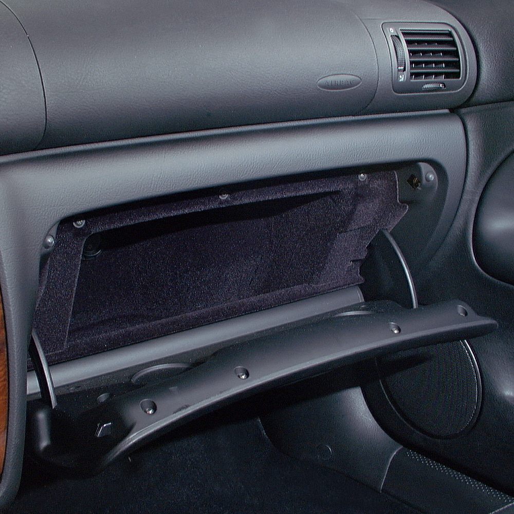 Open glove compartment and dashboard with ventilation grille