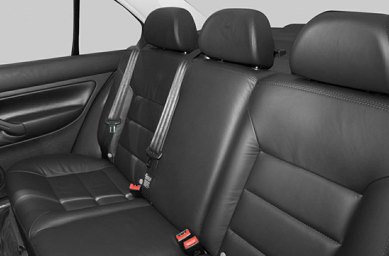 Black leather rear seats with headrests and seat belts
