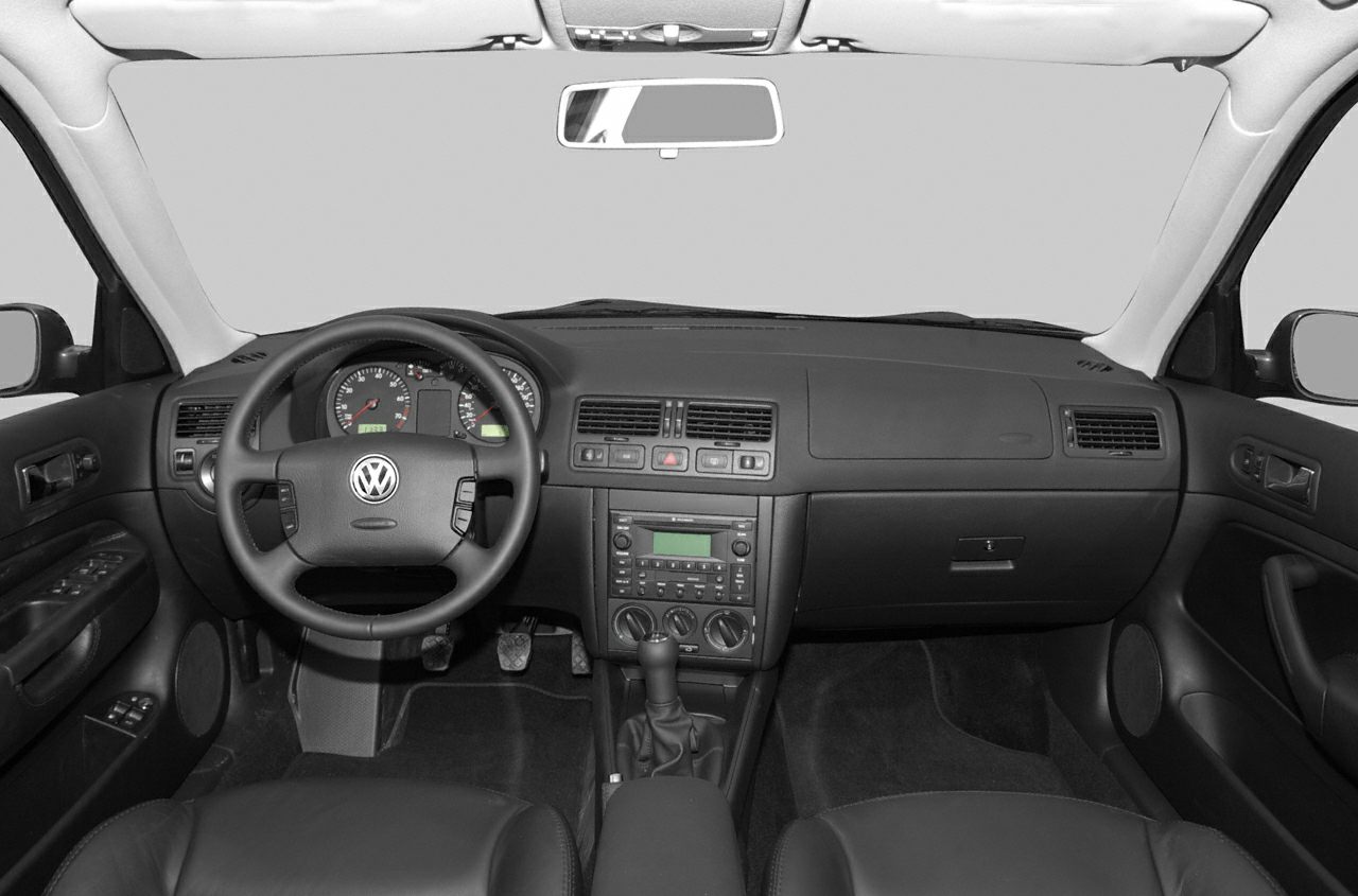 Dashboard, steering wheel, manual transmission interior