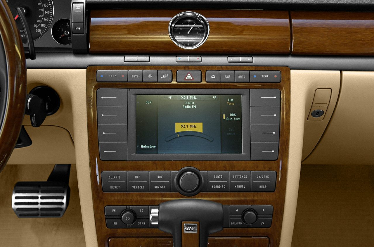 Luxury wood-trim center console with infotainment and analog clock