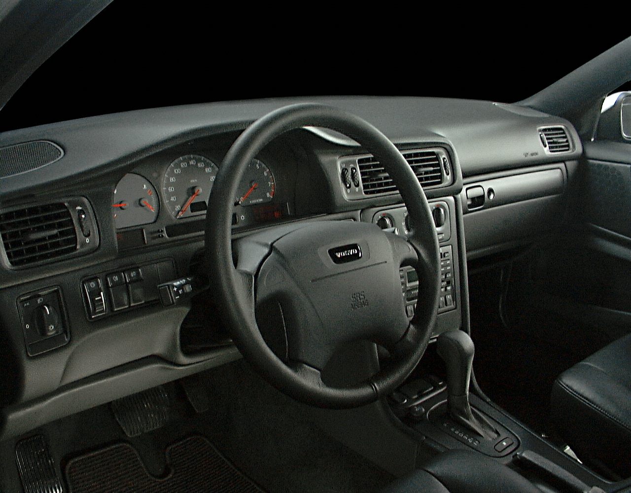 Dashboard, steering wheel, and gear shift of a classic car interior