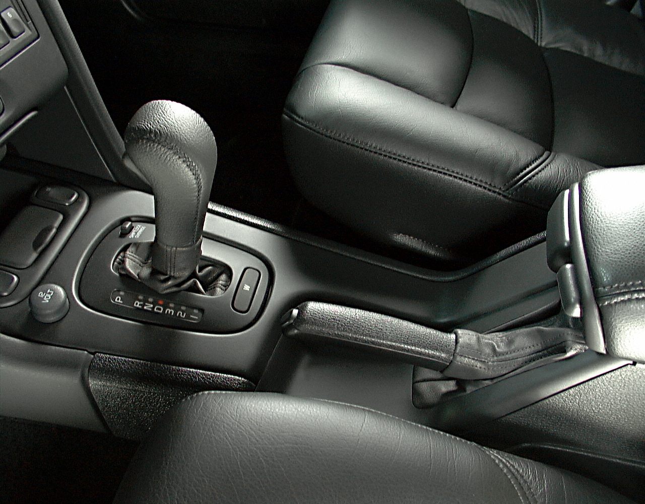 Automatic gear shift and leather handbrake in car center console