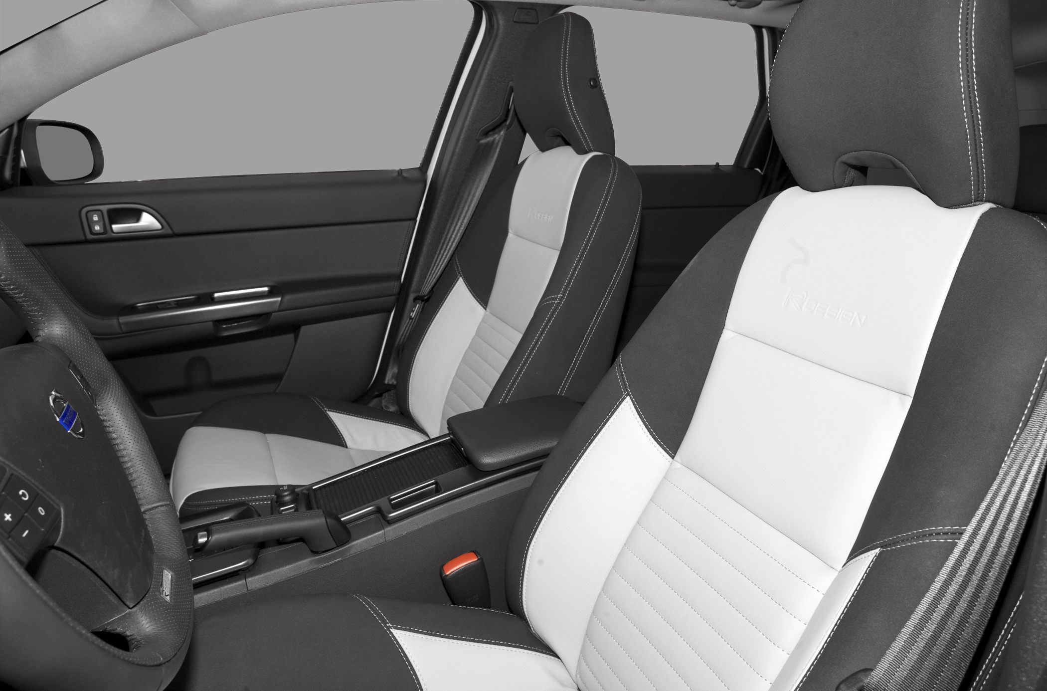 Two-tone detailed front seats with headrests and armrest