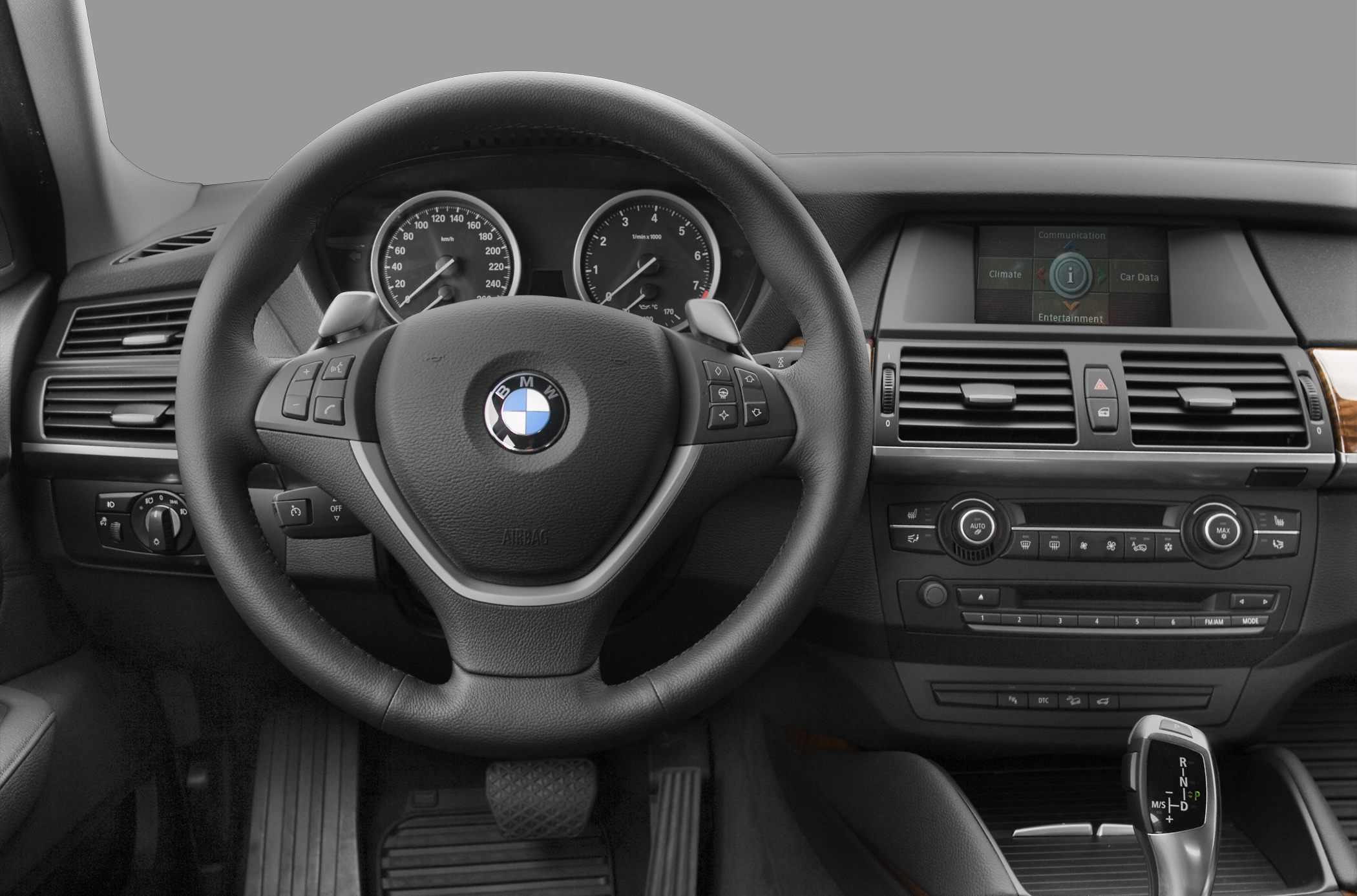 Steering wheel, instrument cluster, and central control panel in black interior