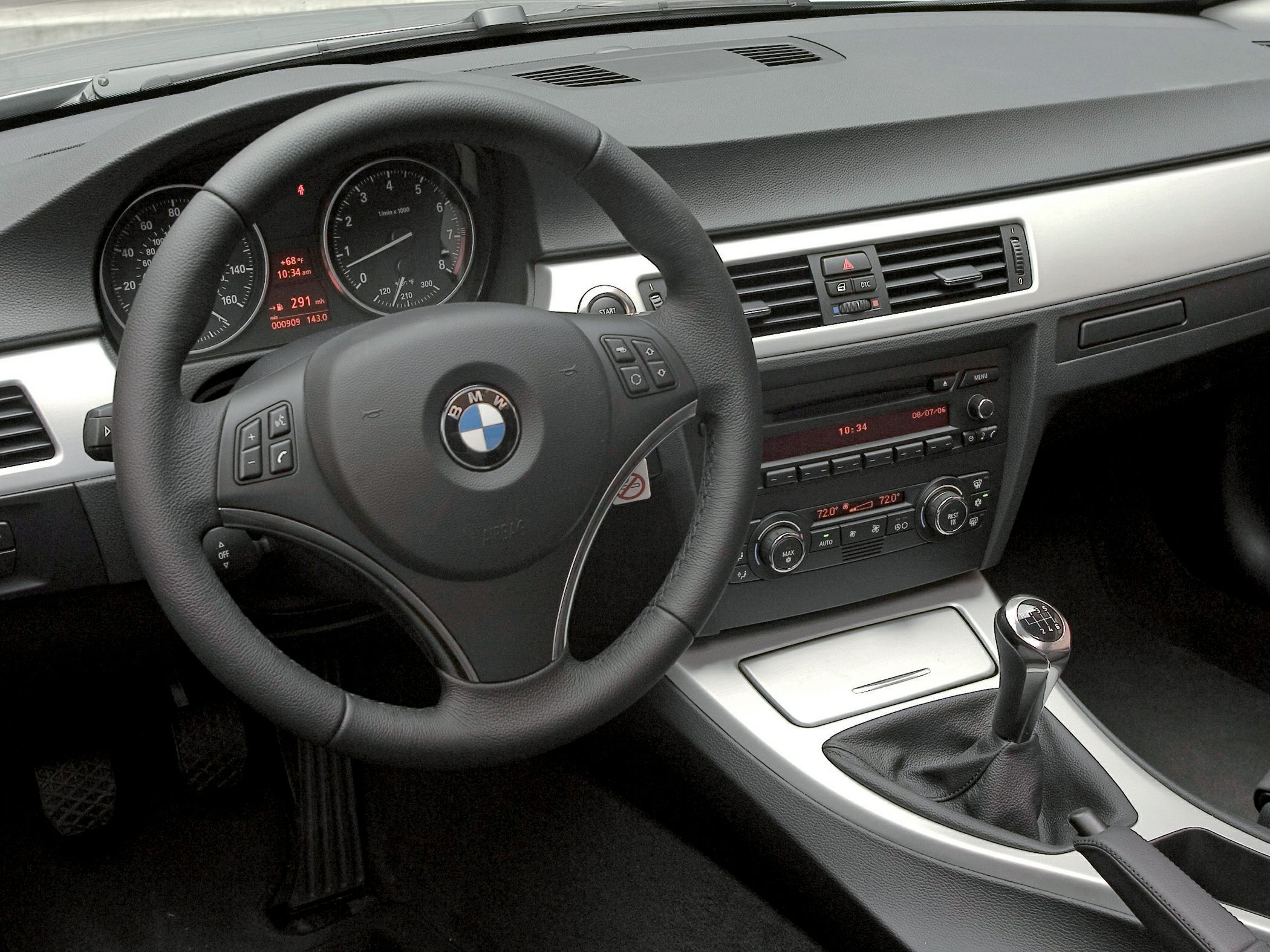 Steering wheel, dashboard, and manual transmission gear shift