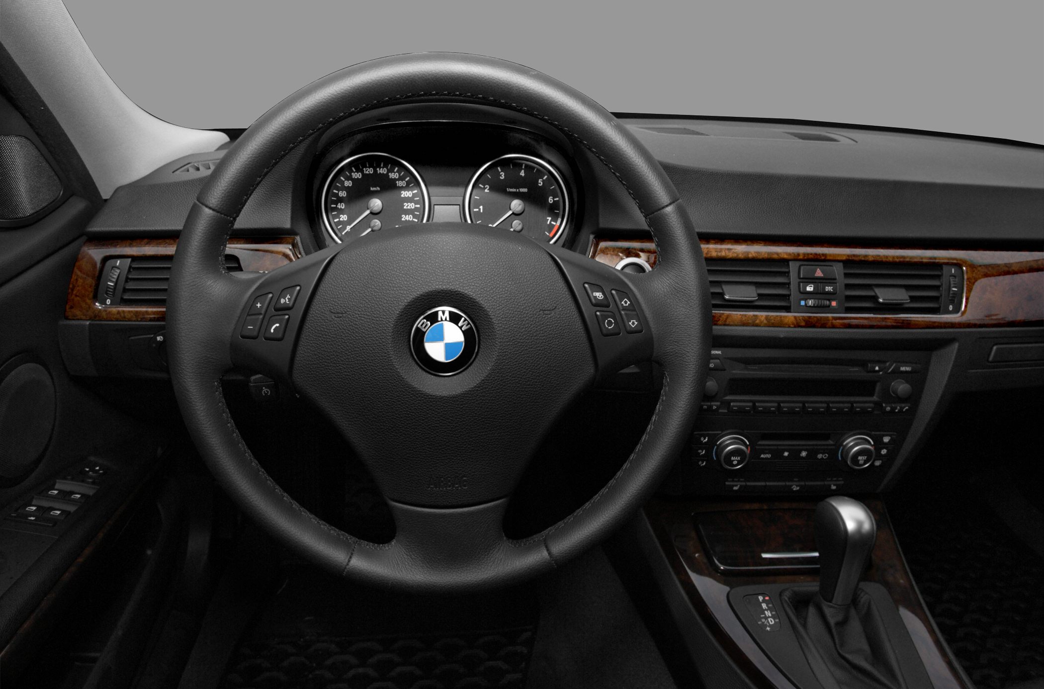 Steering wheel and dashboard with wood trim and instrument cluster