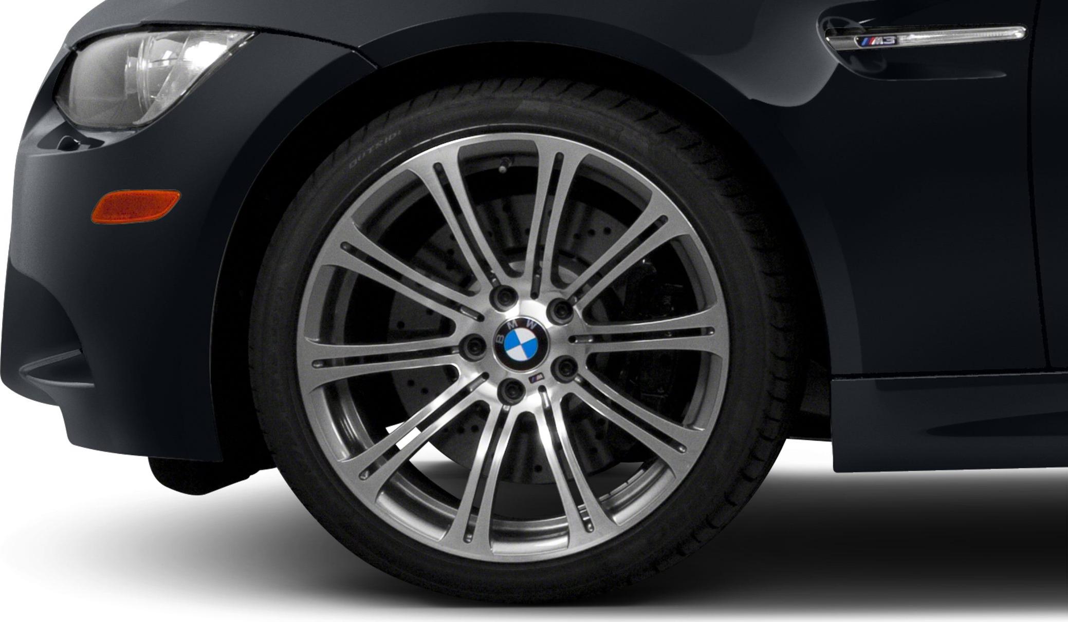 Front alloy wheel and fender vent with M3 emblem