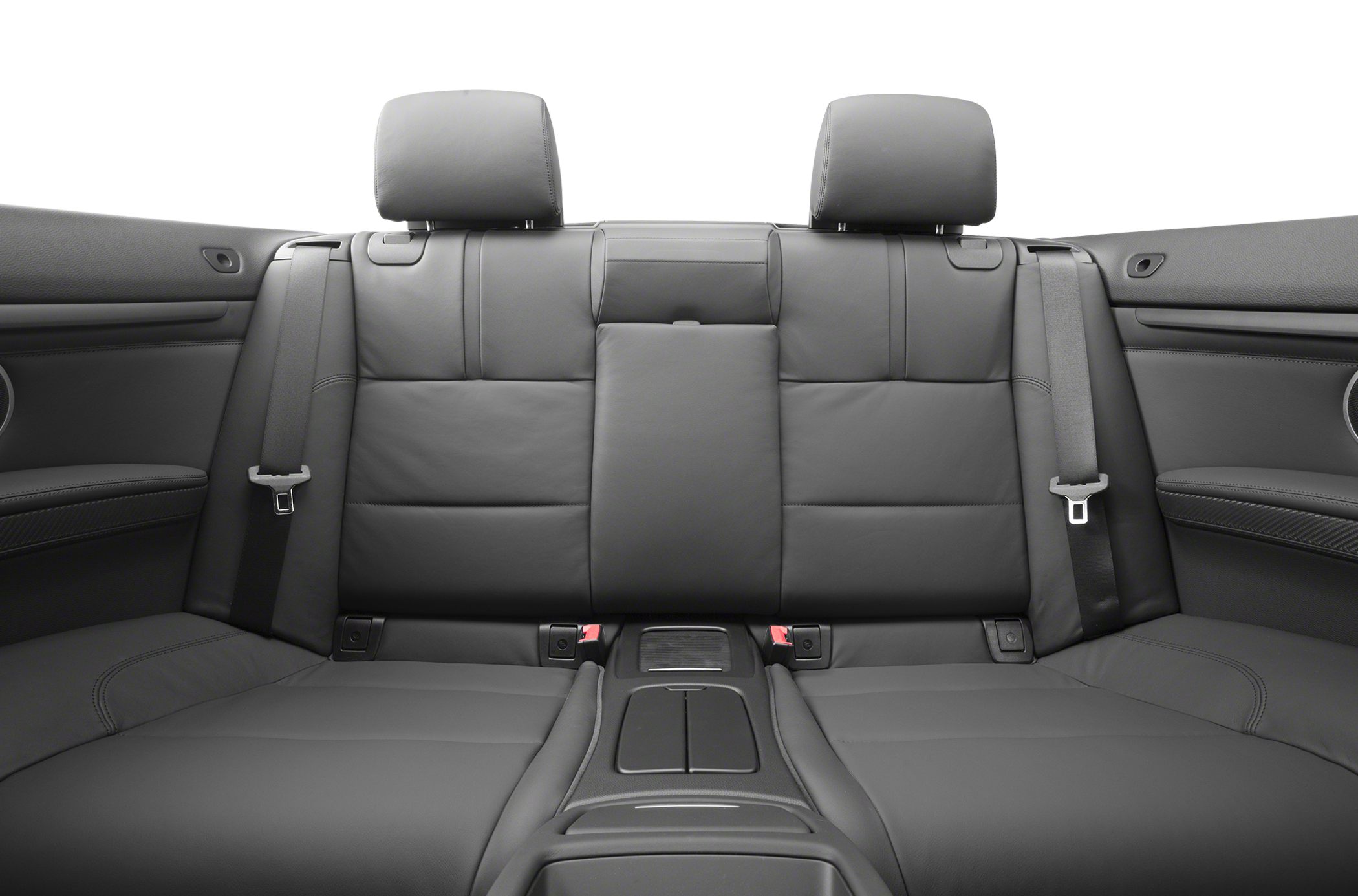 Black leather rear seats with integrated headrests and central armrest