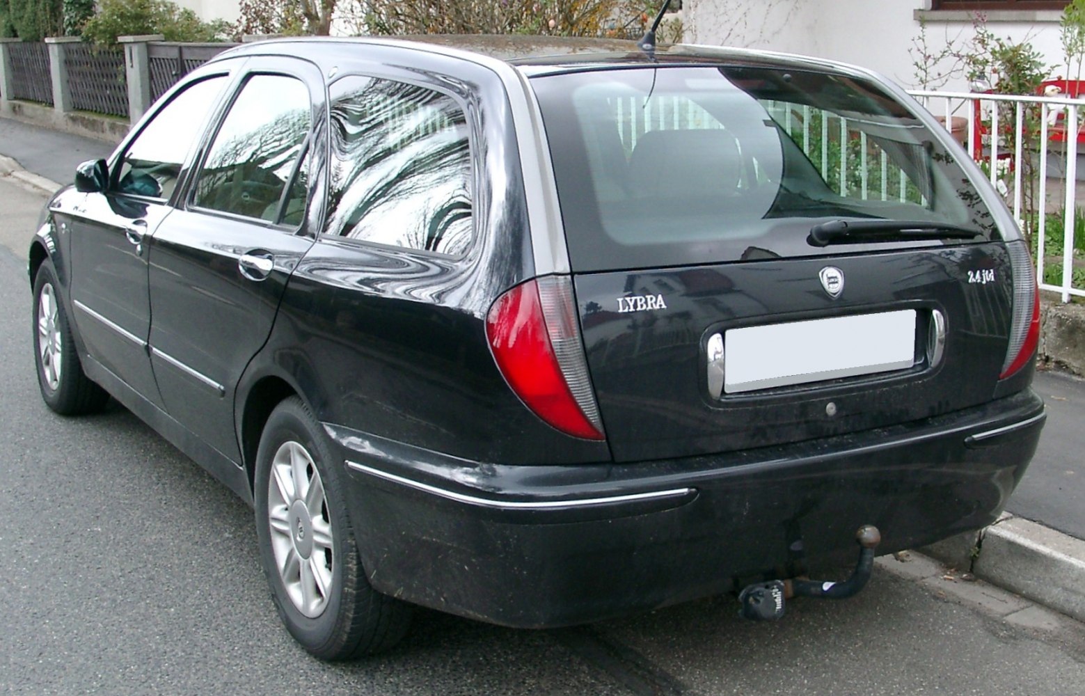 Rear view of Lancia Lybra SW with distinctive tail lights and rear hatch