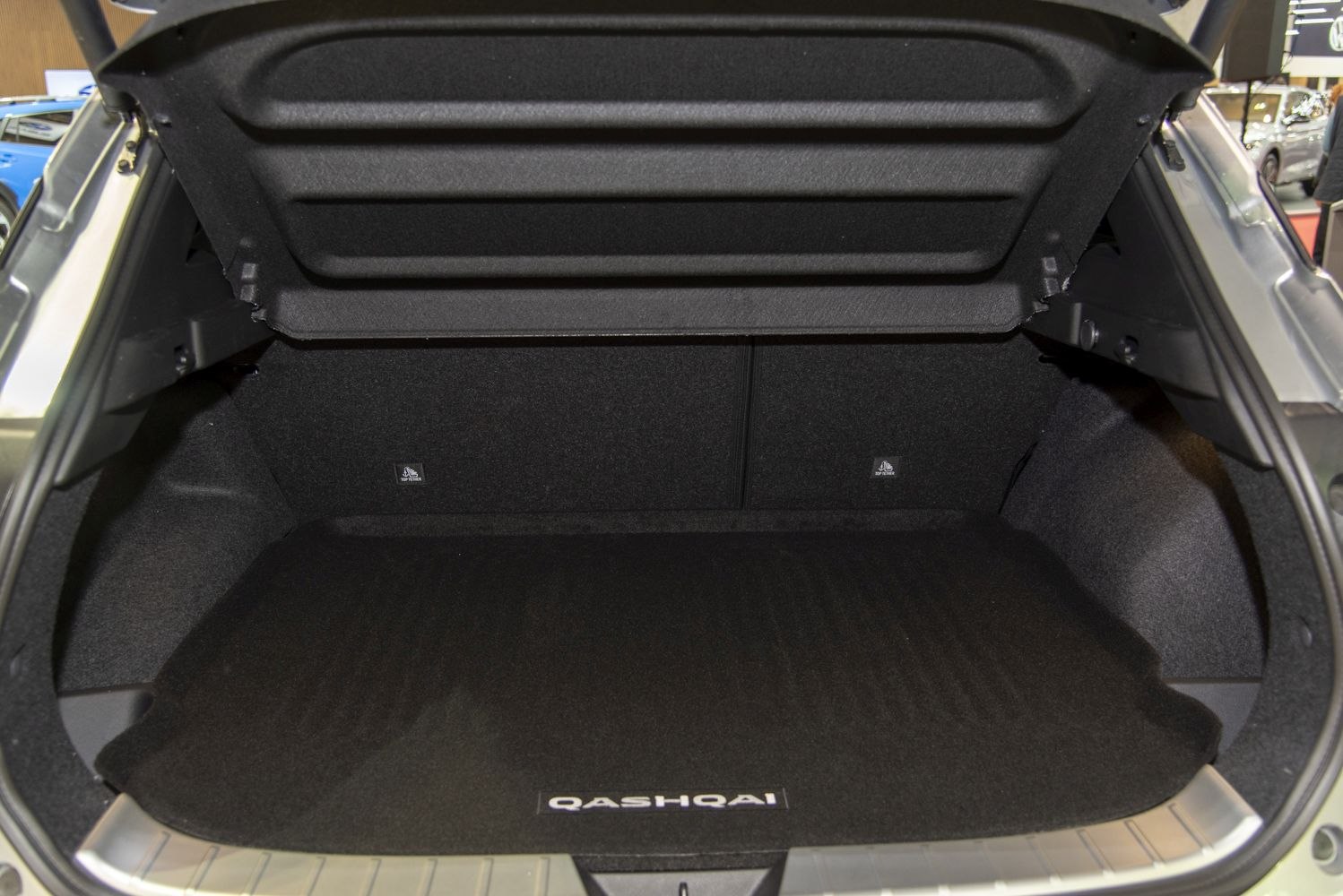 Spacious and practical SUV trunk interior with cargo mat