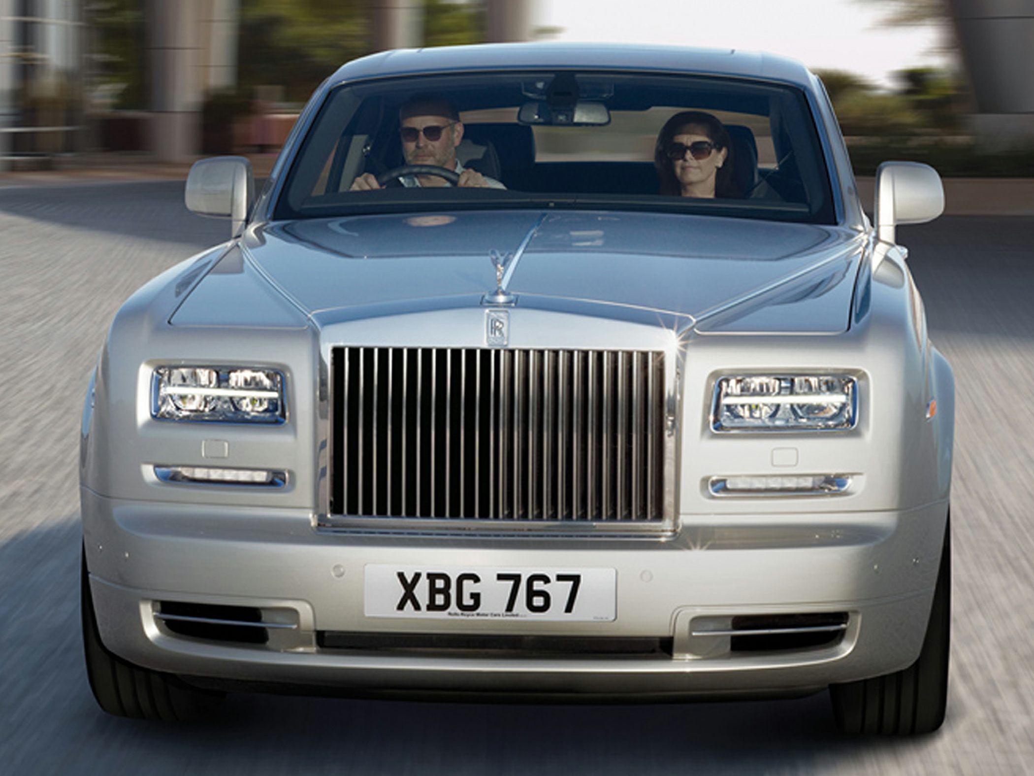Iconic front grille with LED headlights and Spirit of Ecstasy hood ornament