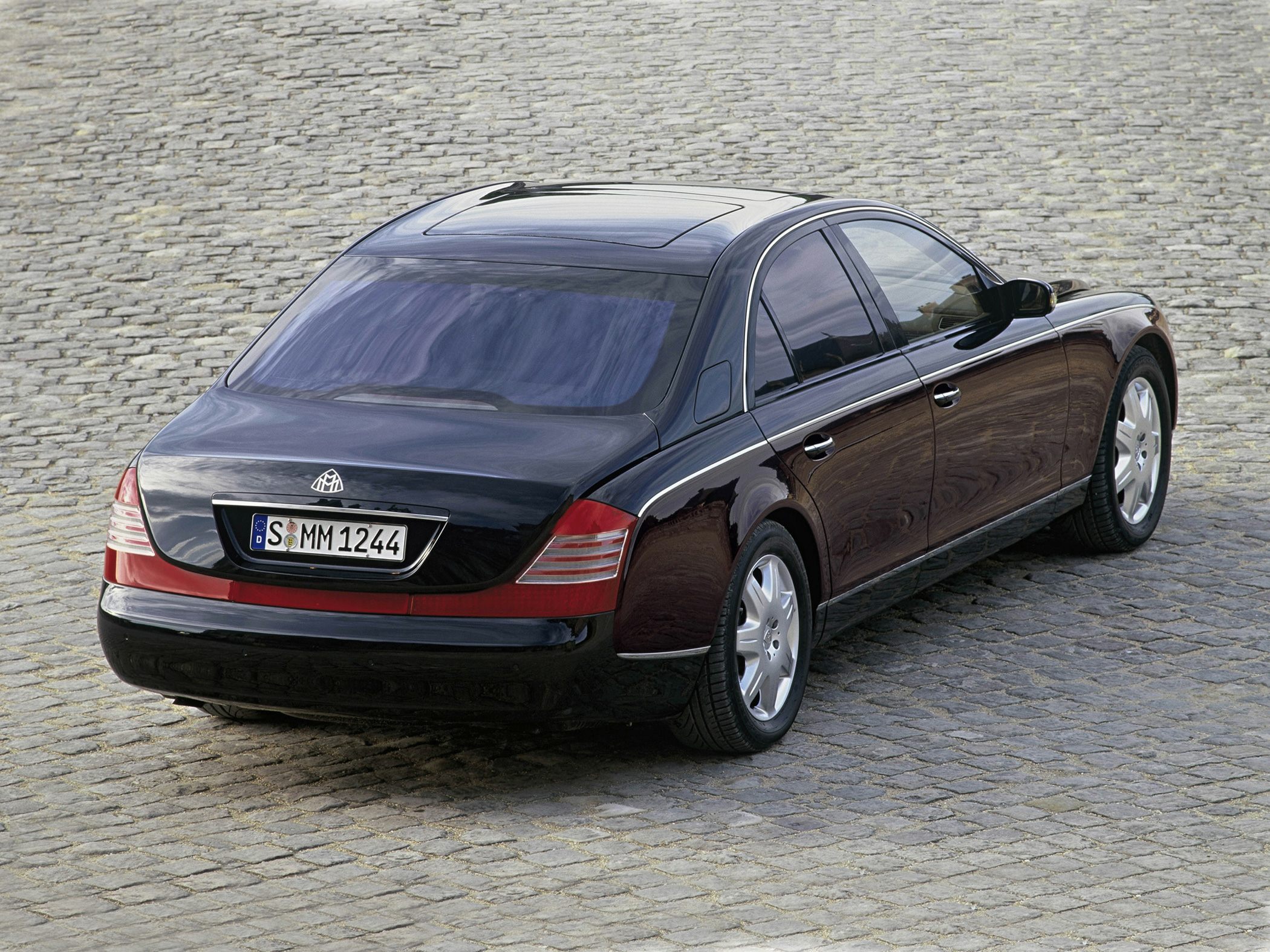 3/4 rear-right view