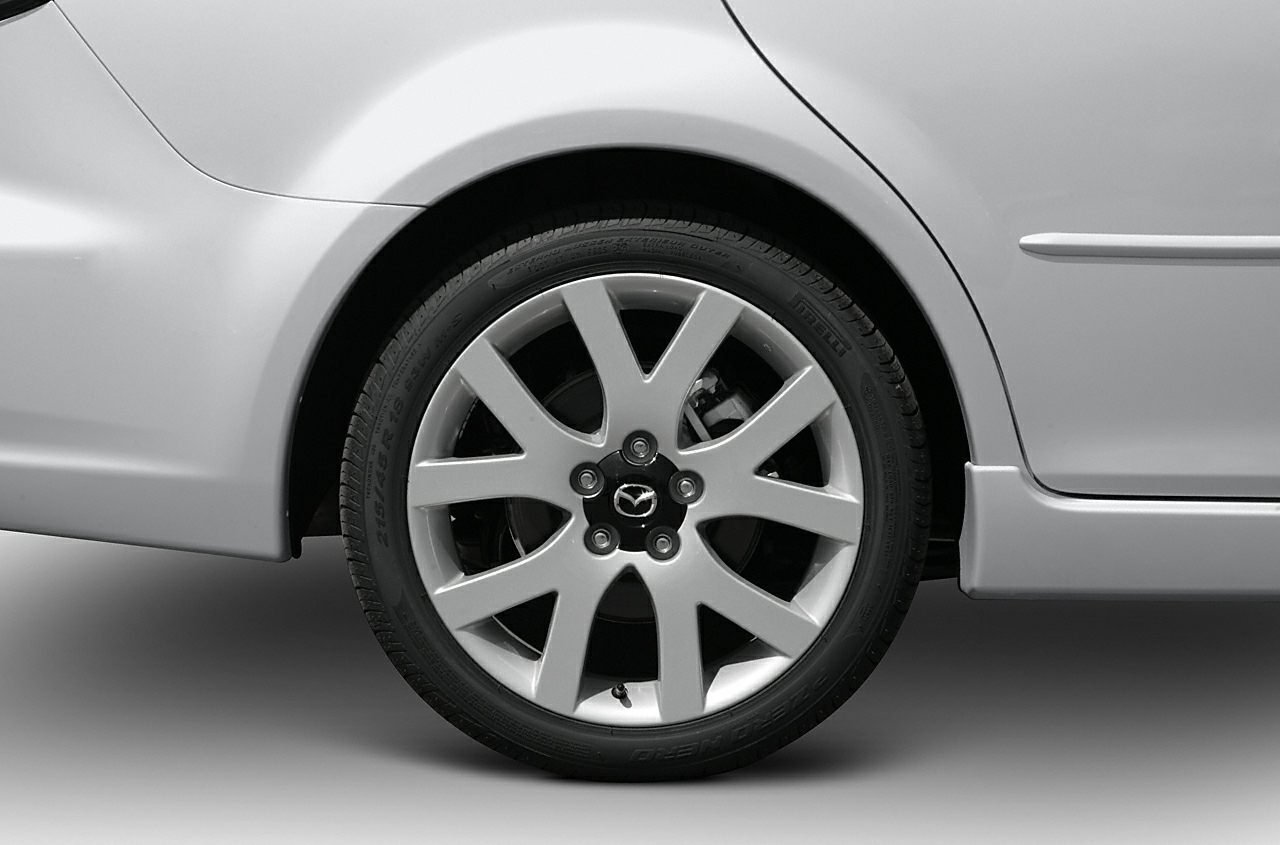 Alloy wheel and rear fender with silver finish and tire detail