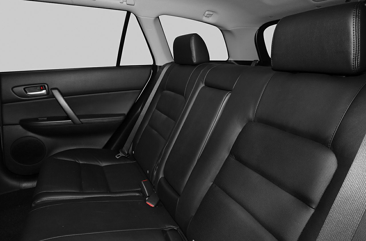 Black leather rear seats with headrests and seatbelts.