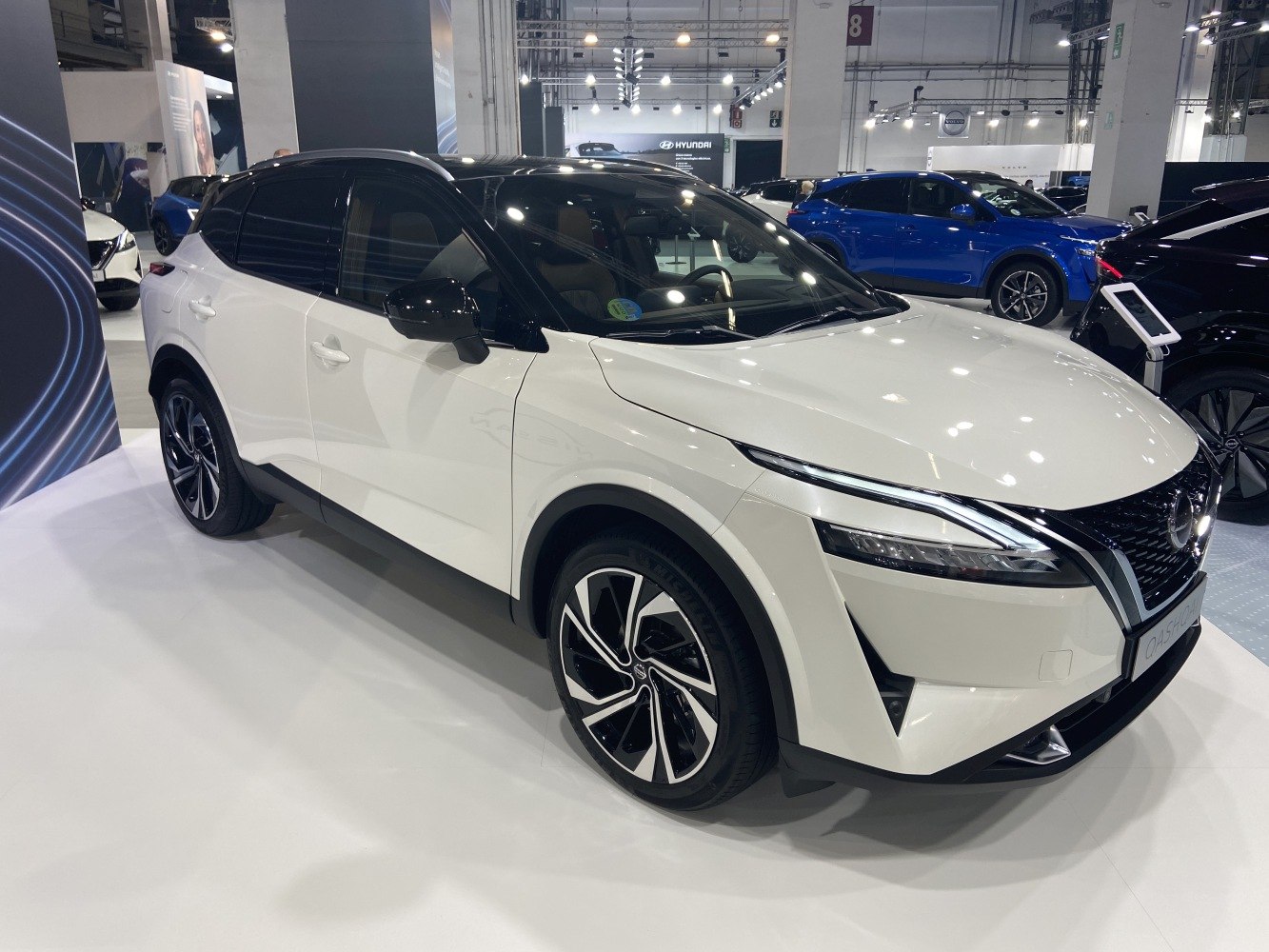 Sleek SUV front and side with LED headlights and alloy wheels