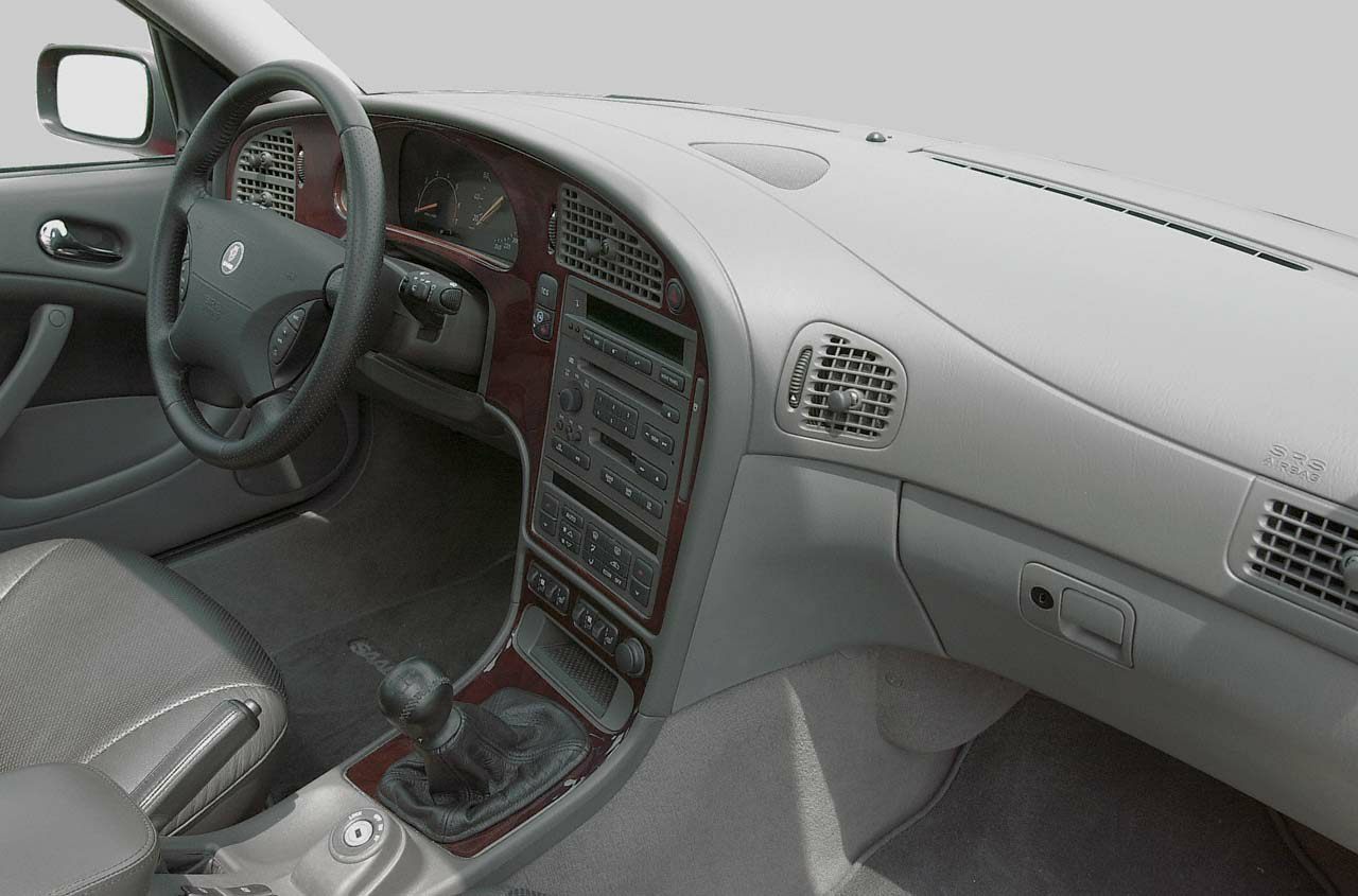 Dashboard and manual gear stick of a car interior