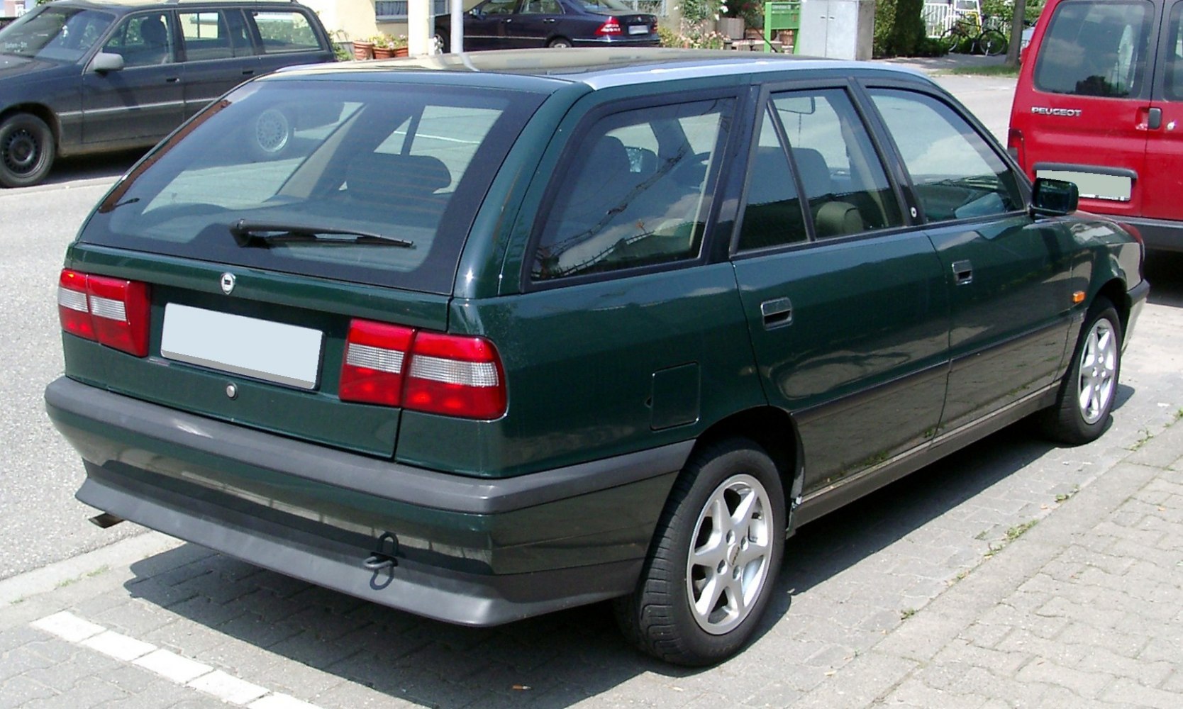 Station wagon with rear window wiper and alloy wheels