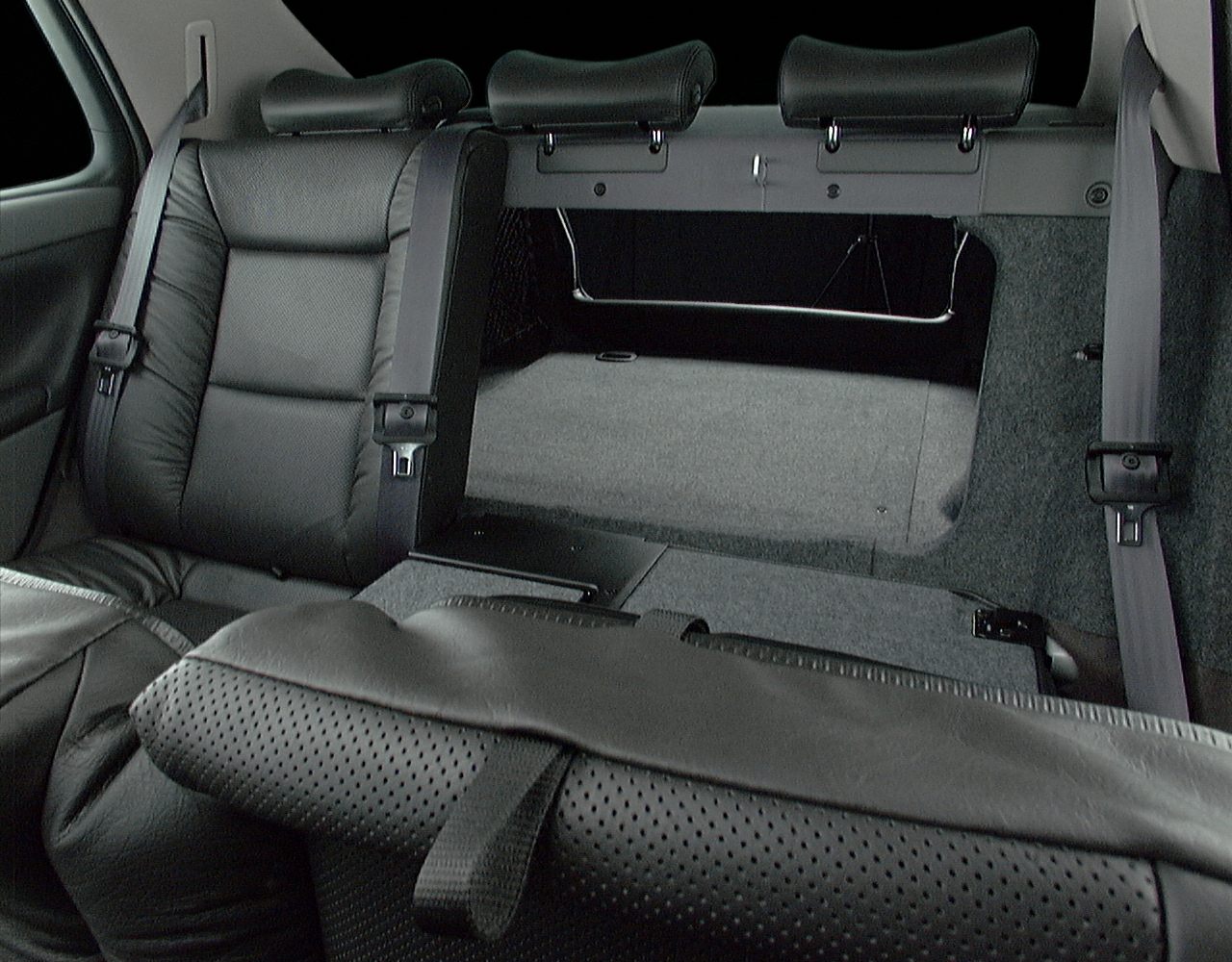 Rear seats with fold-flat functionality and headrests, spacious cargo area