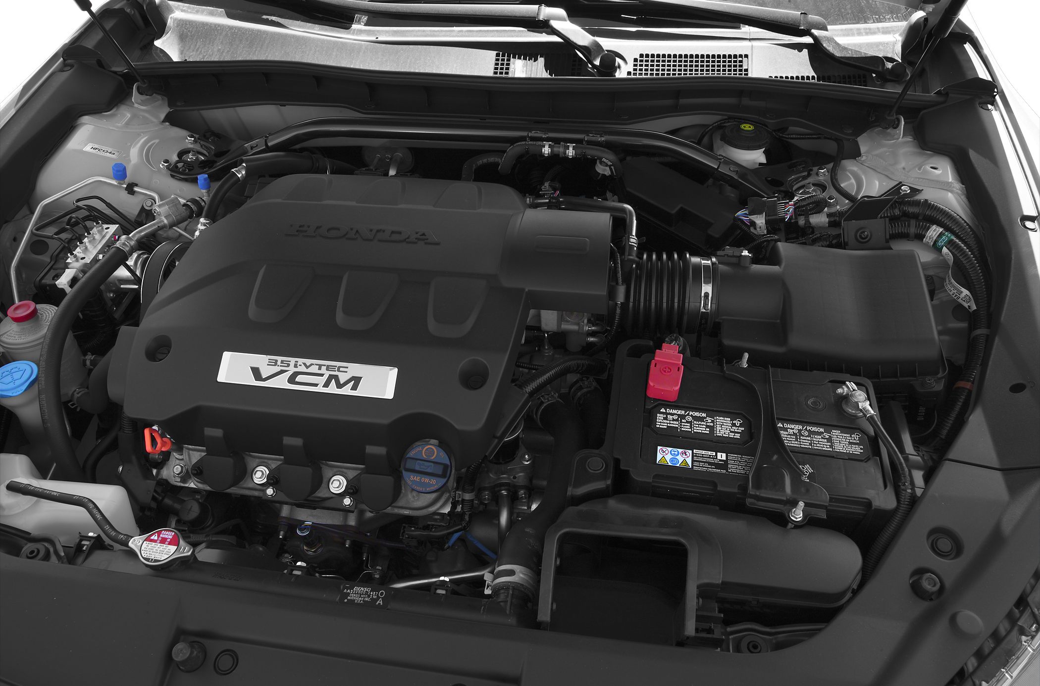 3.5L i-VTEC VCM engine with battery and air intake system