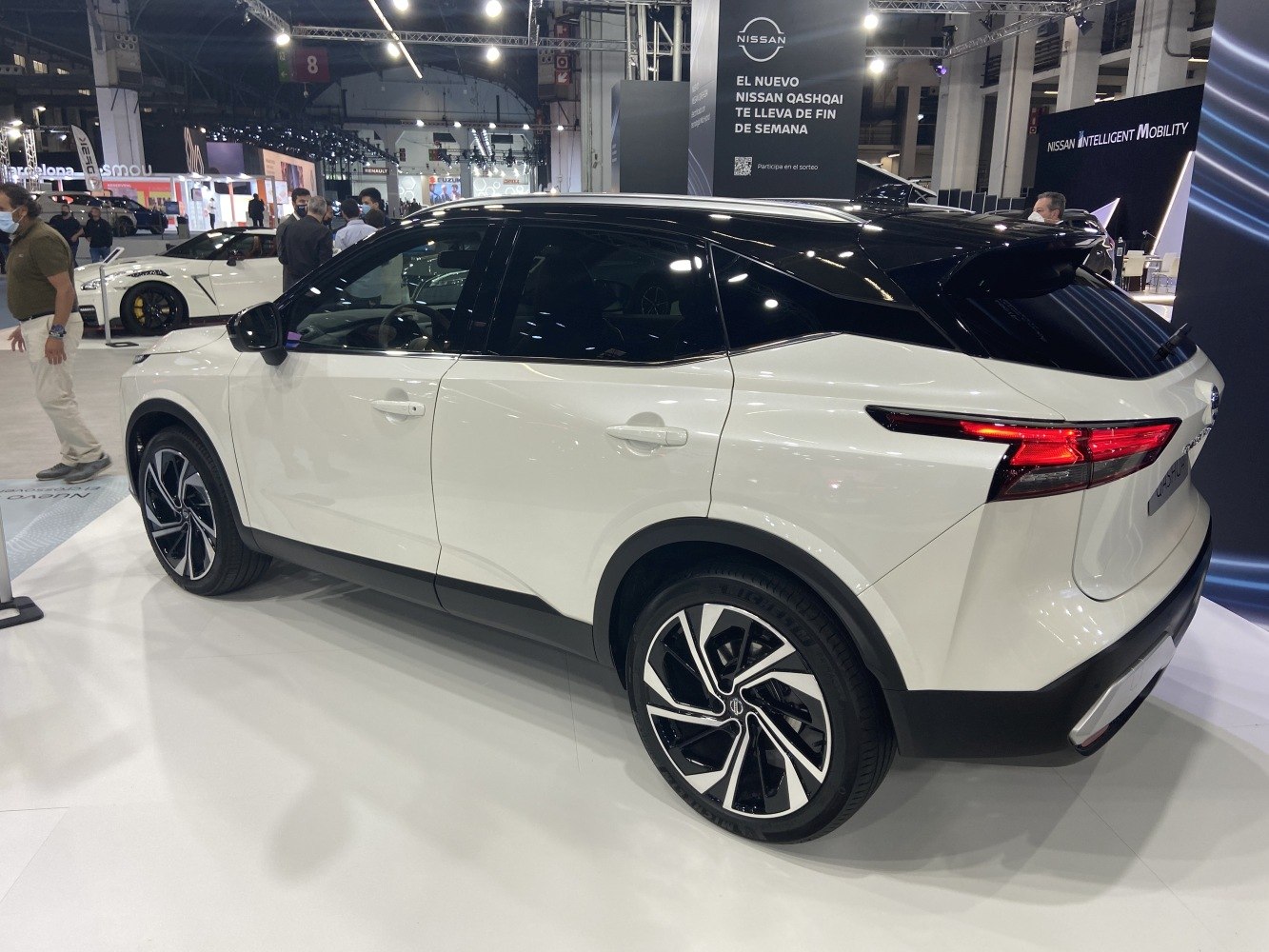Rear side view with two-tone roof and LED taillights.