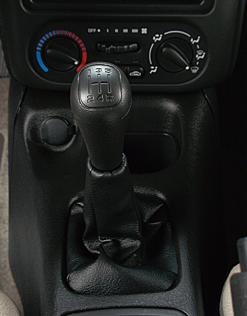 Manual transmission gear shift with climate control knobs
