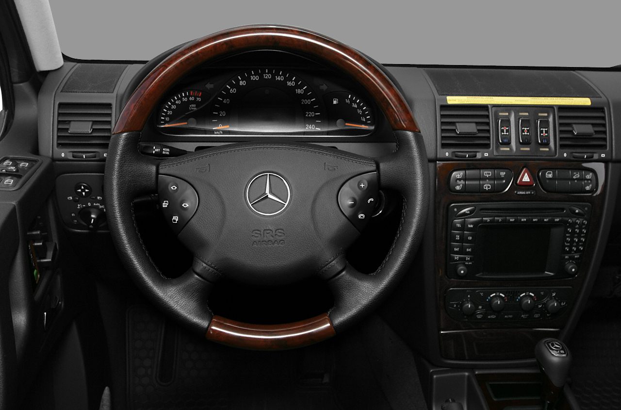 Leather and wood steering wheel with dashboard instrumentation