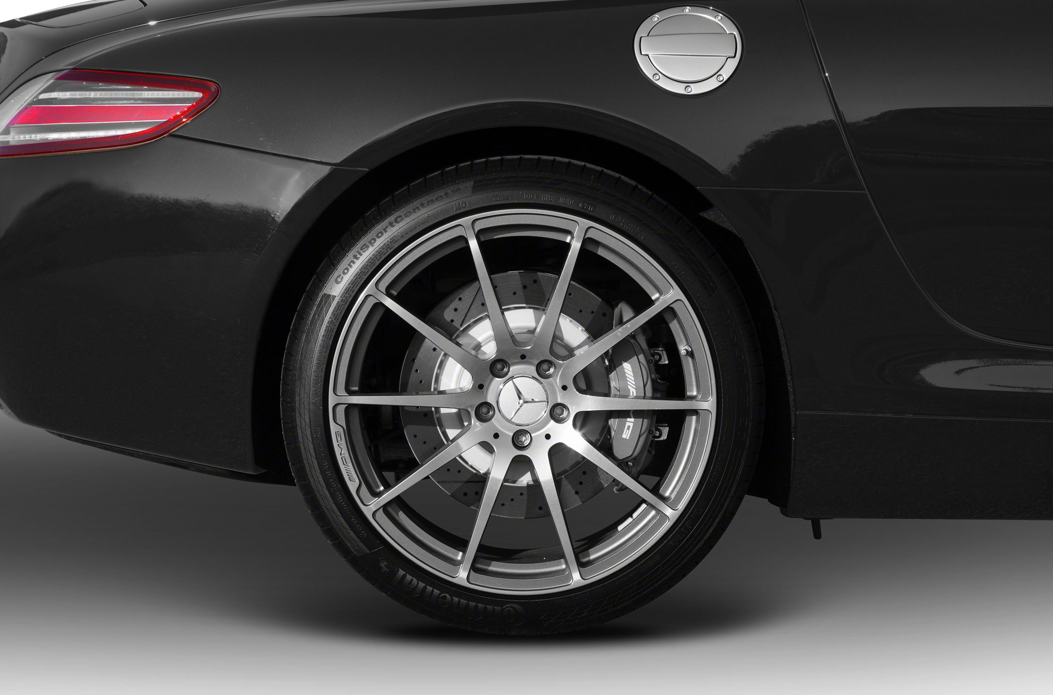 Rear alloy wheel, drilled disc brake, AMG caliper and fuel cap on coupe
