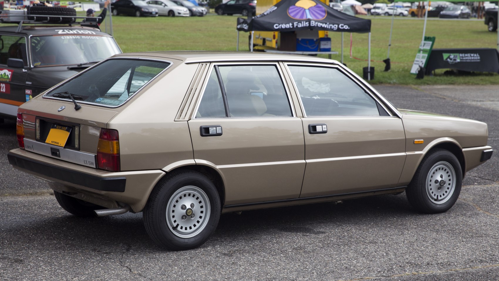 Beige vintage hatchback with angular body and square rear lights