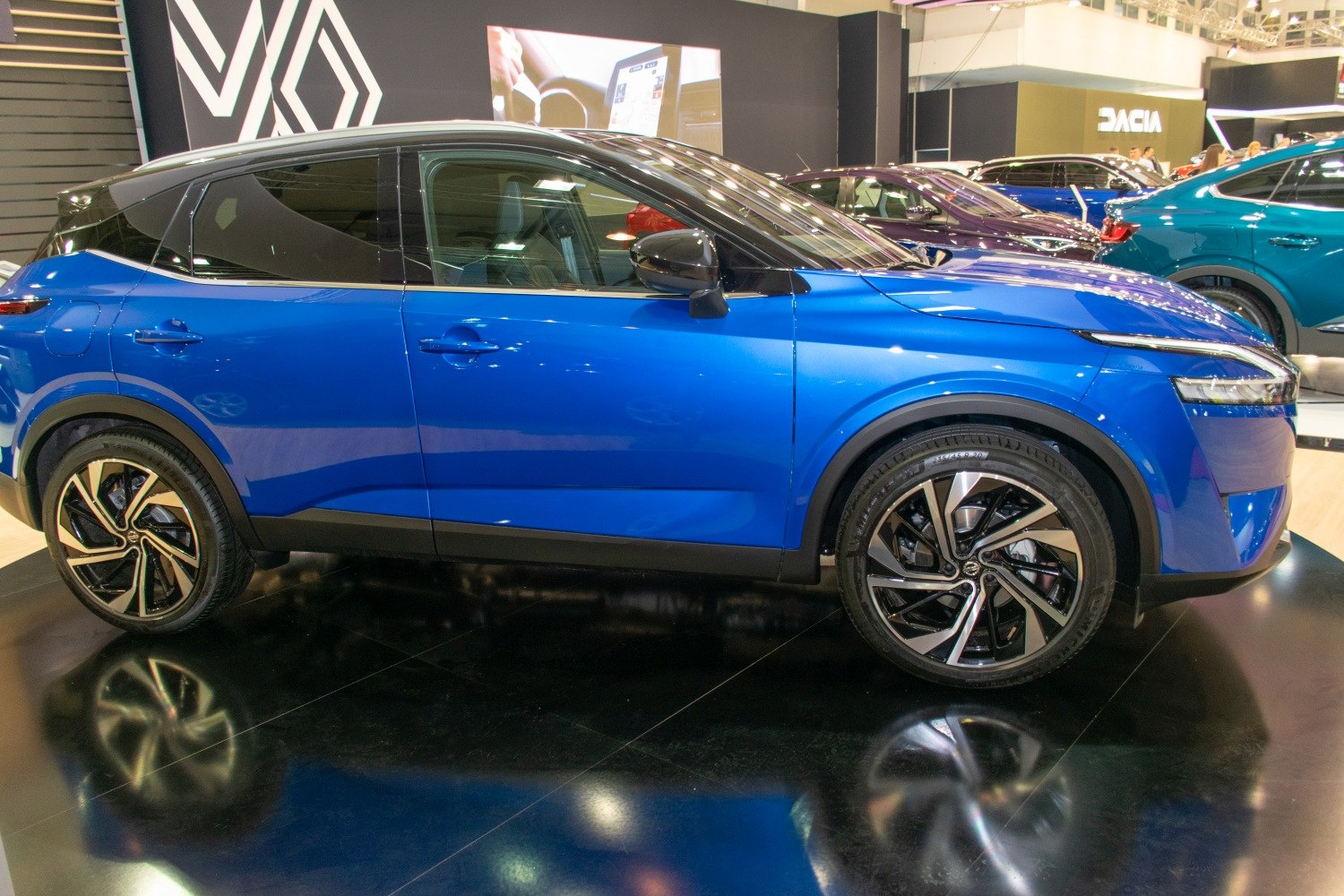 Side profile with alloy wheels and sharp SUV design