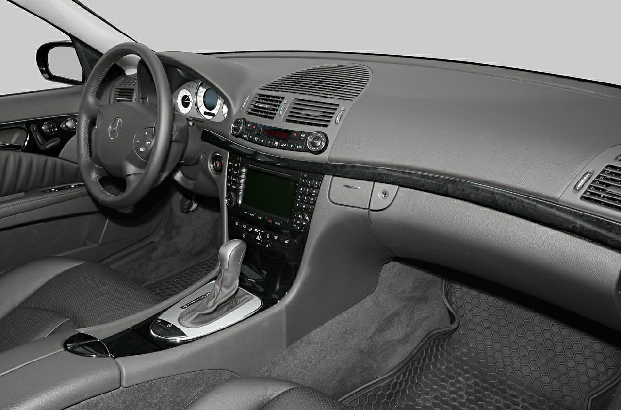 Dashboard, steering wheel, and center console with gear shifter