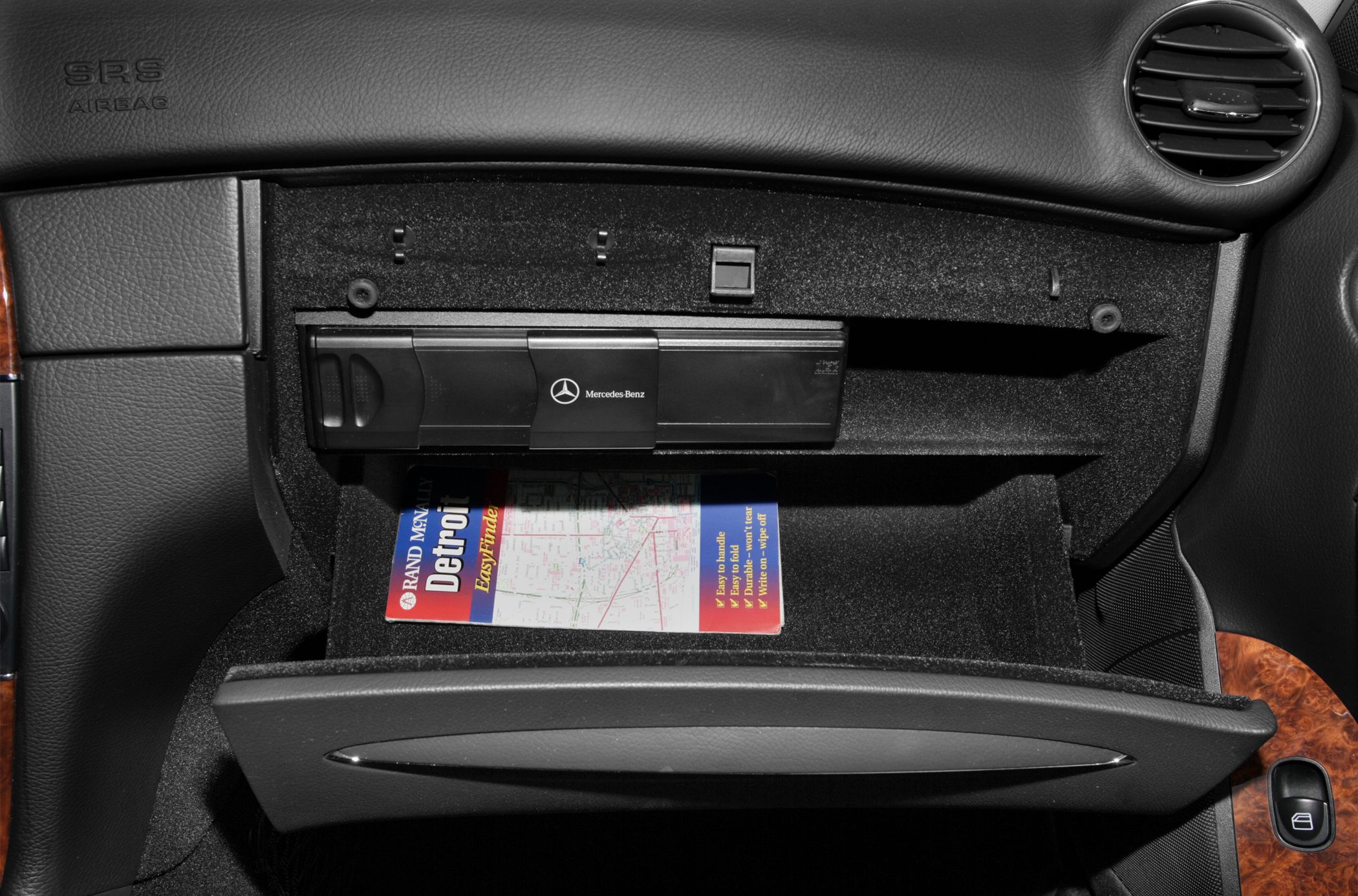 Glovebox compartment with built-in navigation system and ventilation vent