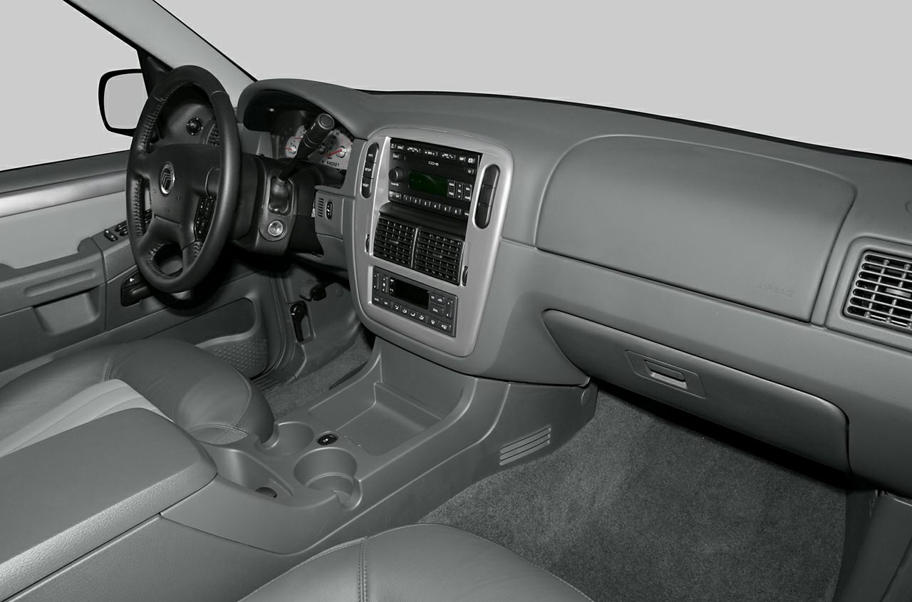 Dashboard and steering wheel with center console and front passenger area
