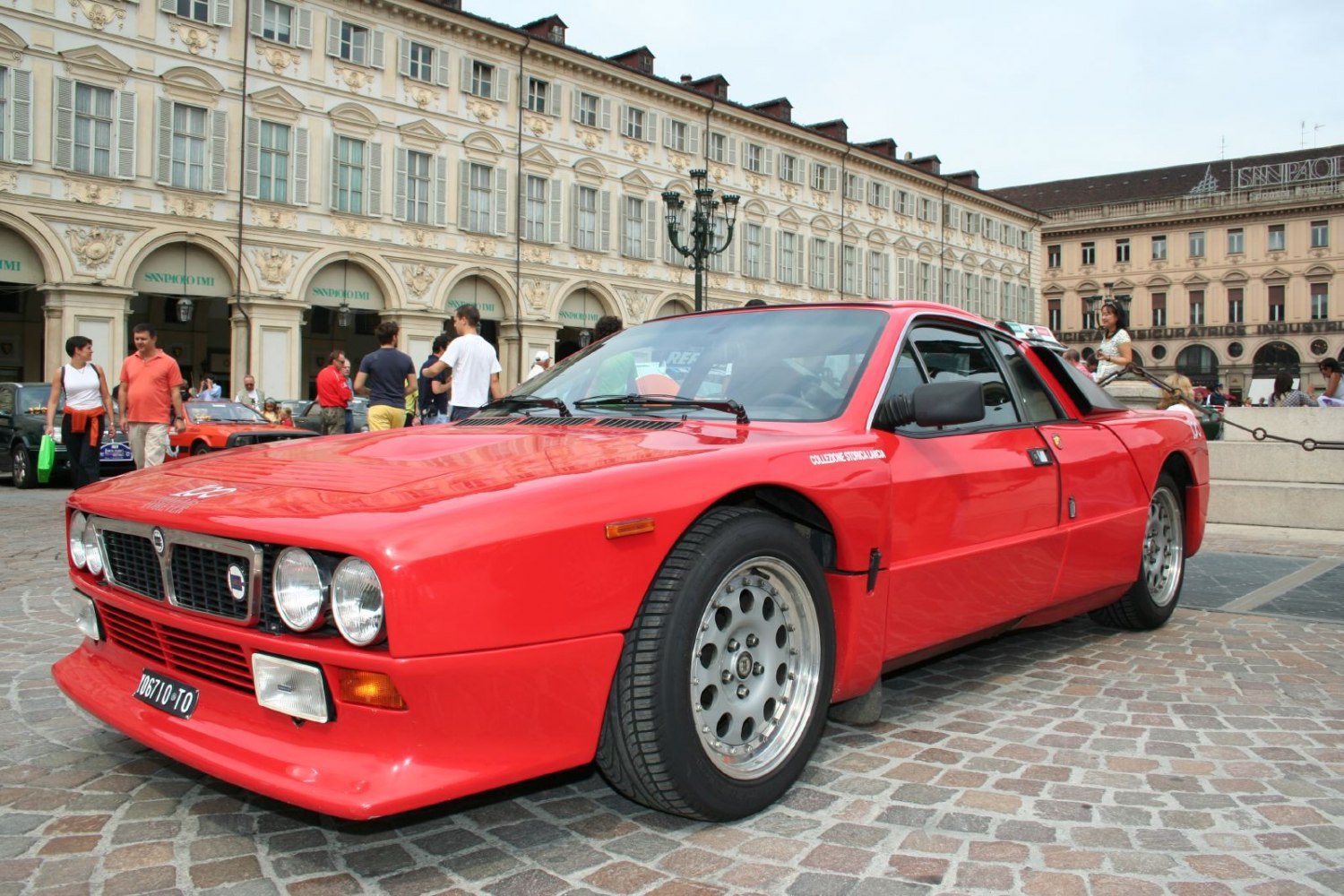 Wedge-shaped sports vehicle front with quad circular headlights and alloy wheels