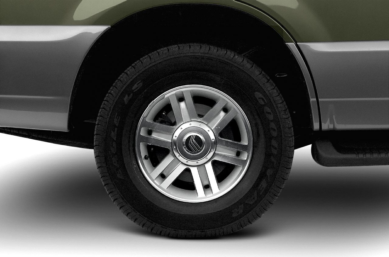 Alloy wheel with Goodyear tire and wheel arch of an SUV