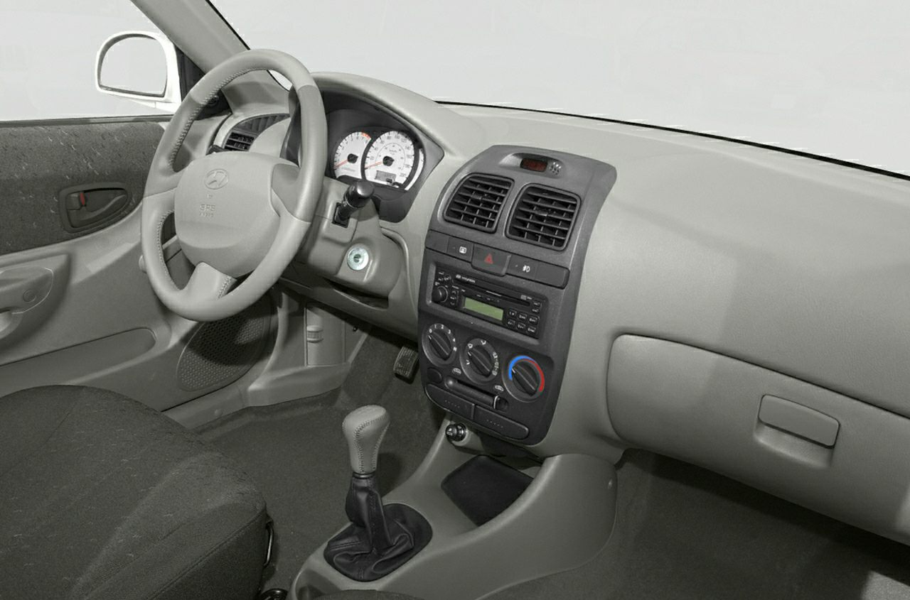 Dashboard, steering wheel, and manual gear shifter in a car interior