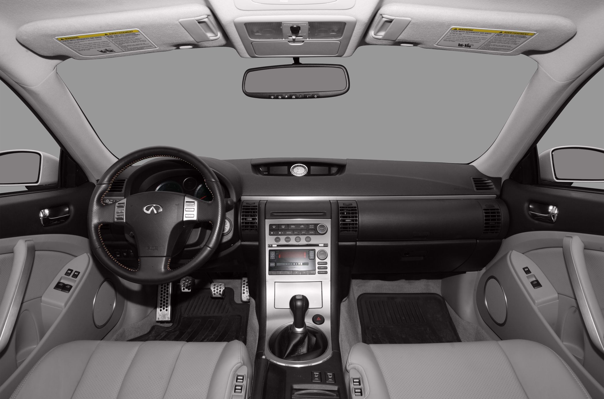 Dashboard, steering wheel, manual gear shifter, front seats