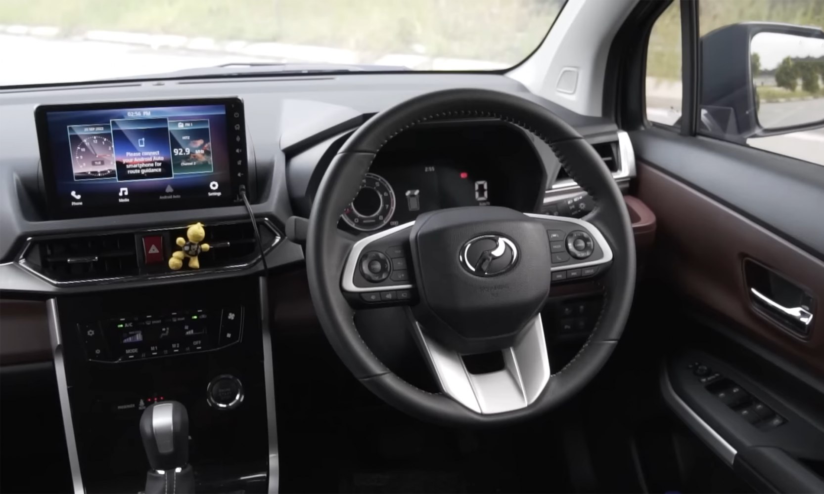 Multifunction steering wheel and touchscreen infotainment dashboard