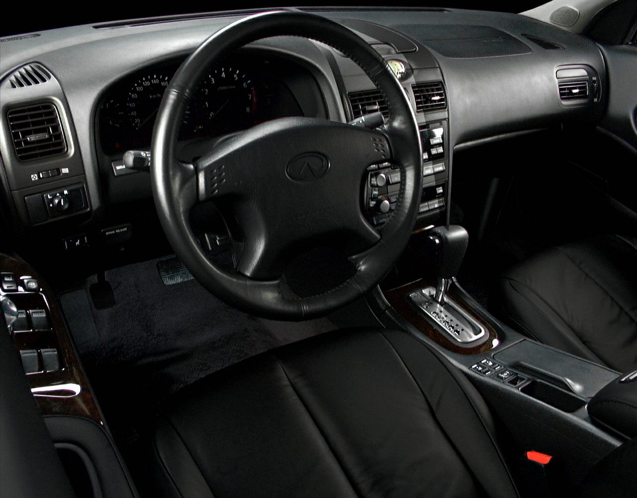 Dashboard, steering wheel, and automatic gear shifter in classic car interior
