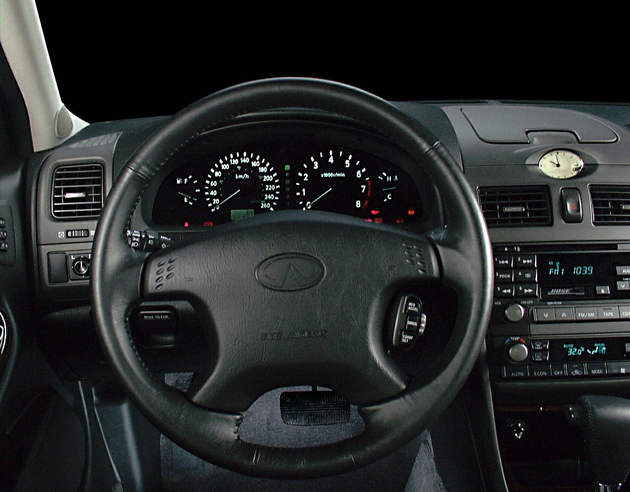 Leather steering wheel and detailed instrument cluster with classic dashboard elements