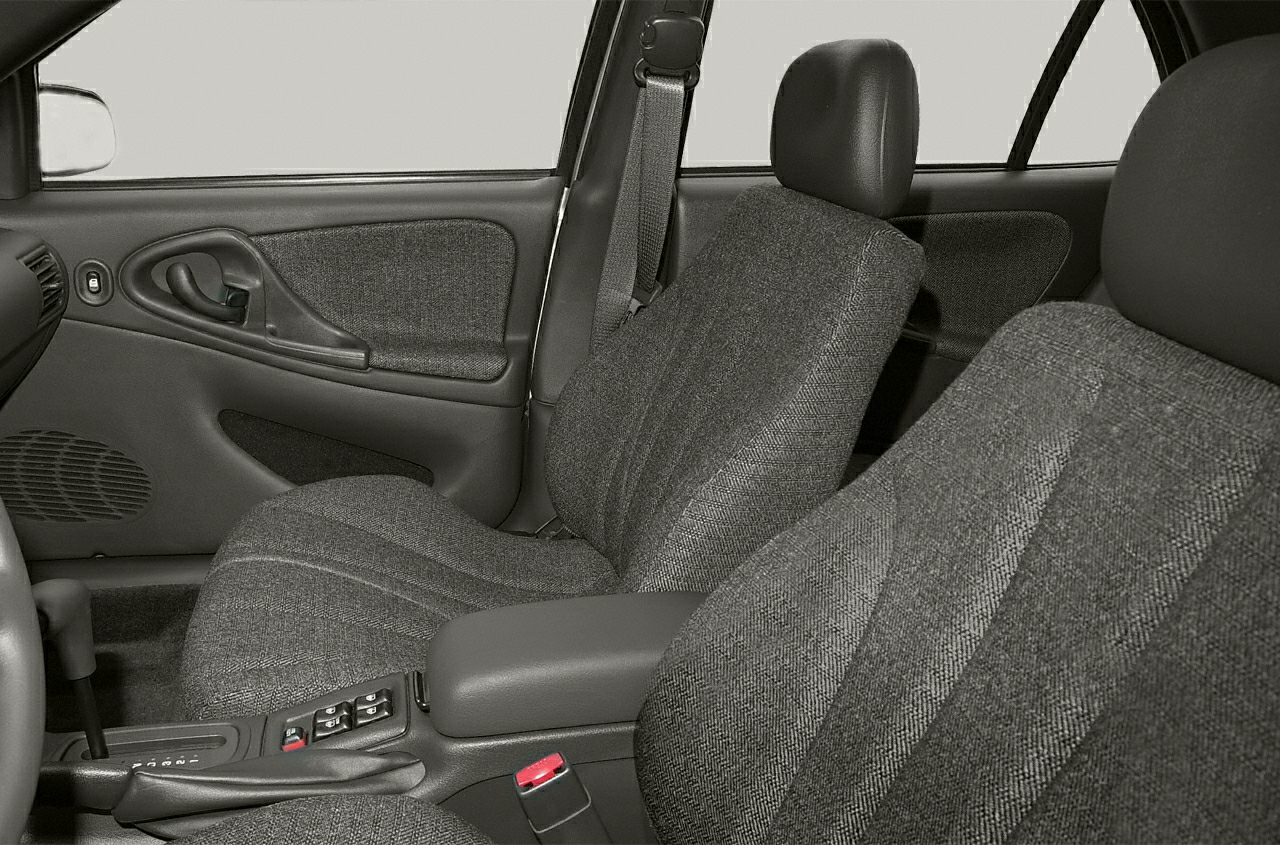 Fabric front seats and door panel with manual handle