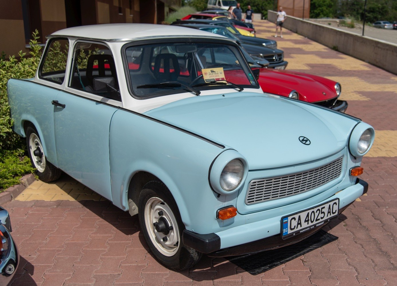 Compact classic car with round headlights and white roof